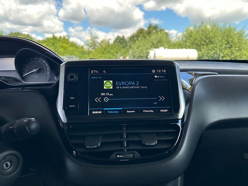 Peugeot 208 (2018) 1.2i APP, PureTech 100%KM - fotka 10 z 14