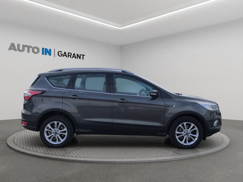 Ford Kuga (2019) 2.0 TDCi 110kW, 4x4, ČR, 1. Ma - fotka 4 z 25
