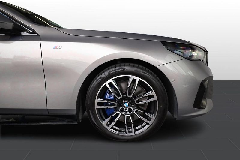 BMW Řada 5 540d xDrive Sedan - fotka 7 z 27