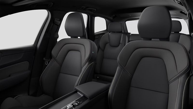 Volvo XC60 (2026) B5 PLUS BLACK + 4SERVIS/ZÁRUKA - fotka 11 z 19