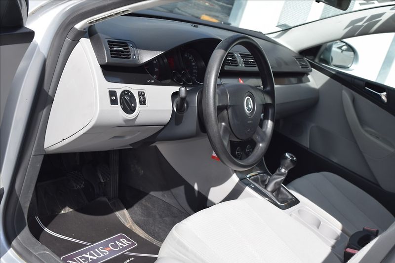 Volkswagen Passat 1,6 i 75KW PO SERVISE - fotka 18 z 41