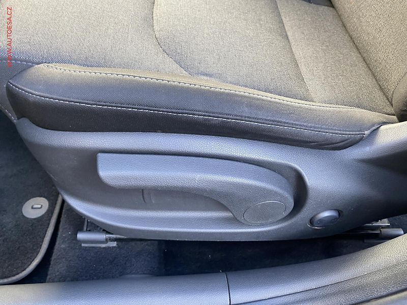 Hyundai i30 (2021) 1.6 CRDi, 2.maj,ČR, Smart - fotka 14 z 17