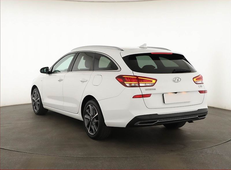 Hyundai i30 (2022) Style 1.5 T-GDI MHEV, ČR,1.maj - fotka 4 z 15
