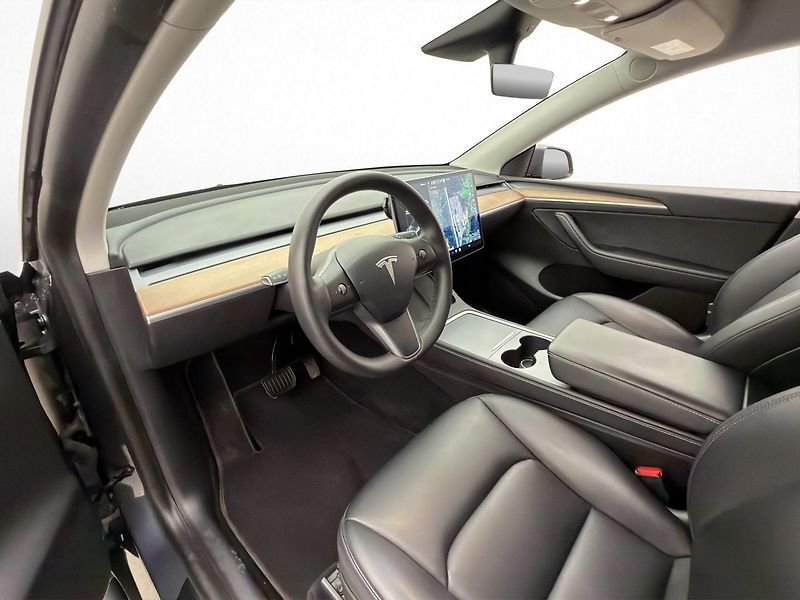Tesla Model Y Long Range AWD - fotka 8 z 30