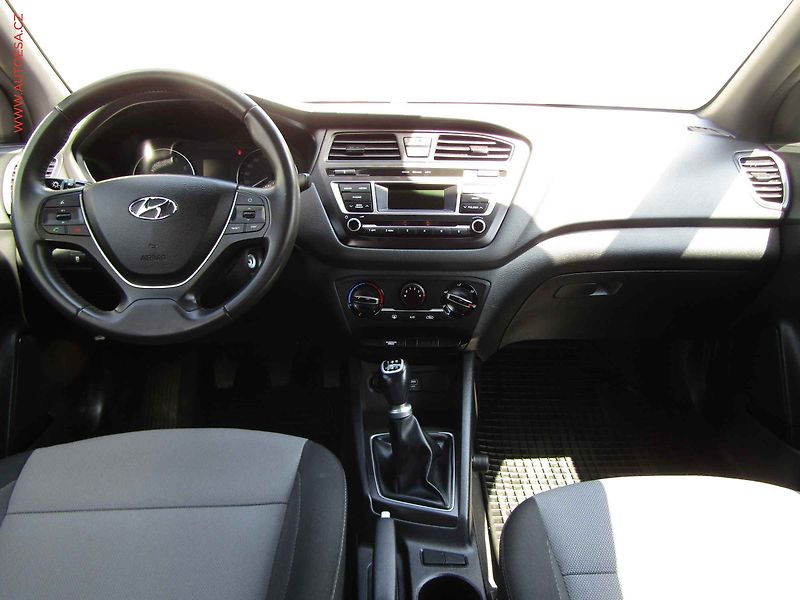 Hyundai i20 (2018) 1.2i, 1.maj,ČR, Klima - fotka 8 z 19