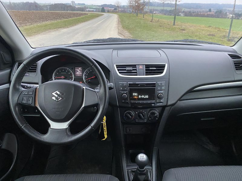 Suzuki Swift (2013) 4x4 69kw - fotka 14 z 18