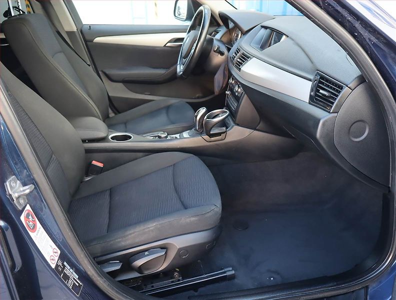 BMW X1 (2014) xDrive18d, 4X4, Automat, Navi - fotka 9 z 18