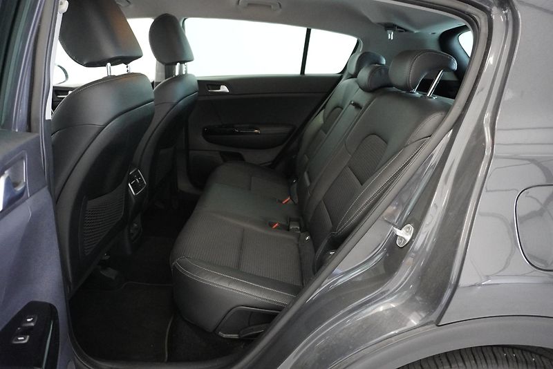 Kia Sportage 2,0 CRDI 4WD ADVANCE - fotka 24 z 31