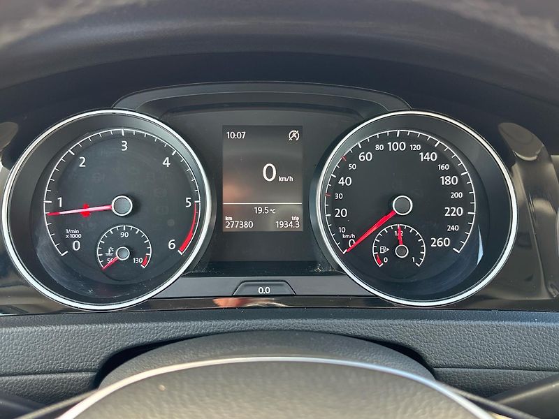Volkswagen Golf HIGHLINE DSG - fotka 11 z 24