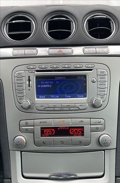 Ford Galaxy 2,0 TDCi,103kW,Titanium - fotka 17 z 27