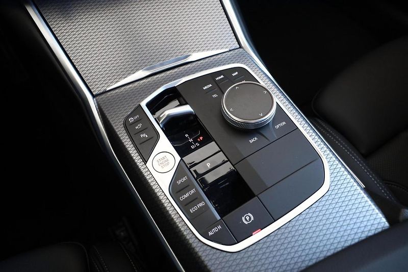 BMW Řada 3 330d xDrive Sedan - fotka 10 z 27