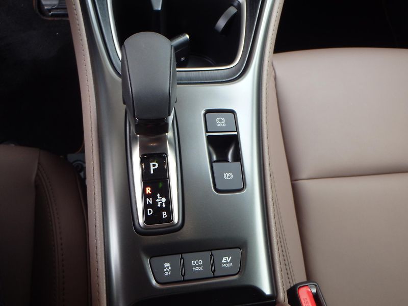 Lexus LBX (2024) 4x4 Elegant Tech  - fotka 25 z 28