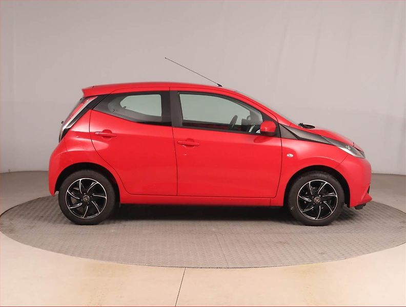 Toyota Aygo (2018) 1.0 VVT-i, Automat, Serv.kniha - fotka 6 z 17
