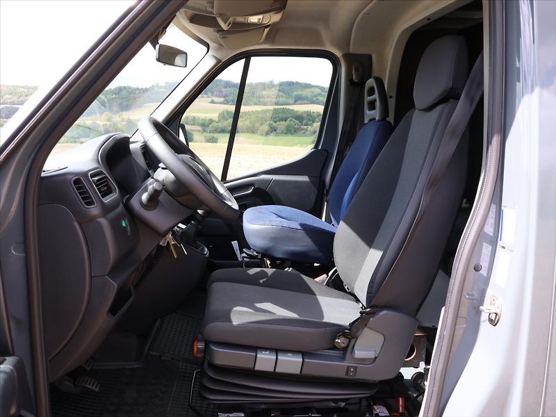 Renault Master 2,3 dCi L4 8-Palet 2x spaní DP - fotka 10 z 32