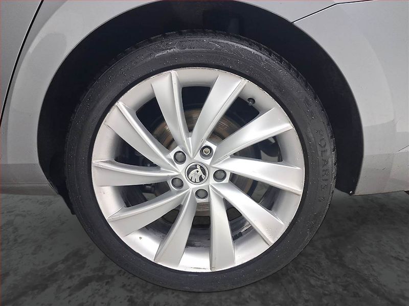 Škoda Superb (2018) Style Plus 2.0 TDI, 4X4 - fotka 15 z 16