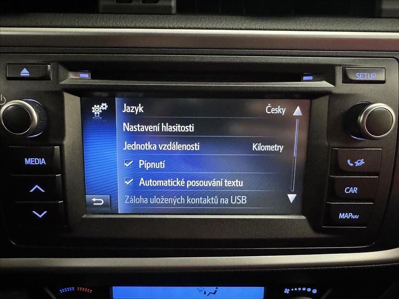 Toyota Auris 1,4 66kW NAVI KAMERA TAŽNÉ - fotka 17 z 32