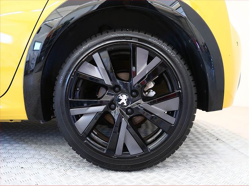 Peugeot 208 (2020) GT Pack 1.2 PureTech, Automat - fotka 15 z 17