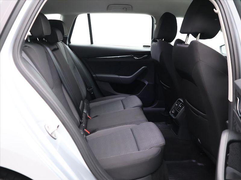 Škoda Octavia 2,0 TDI 110kW 4x4 DSG DPH CZ - fotka 13 z 32