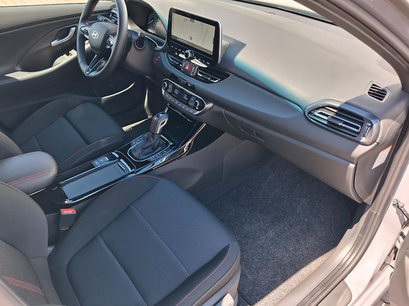 Hyundai i30 1.5 T-GDI MHEV DCT N-Line - fotka 19 z 23