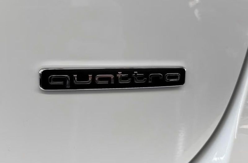 Audi A5 Avant 2.0 TDI Q 360k Tažné - fotka 10 z 17