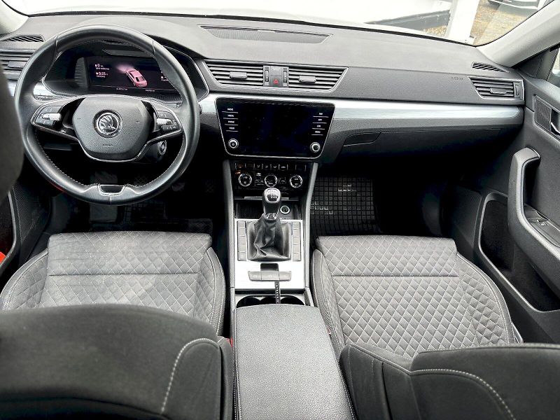 Škoda Superb (2022) GRT AMB TS 110/1.5 M6F - fotka 5 z 42