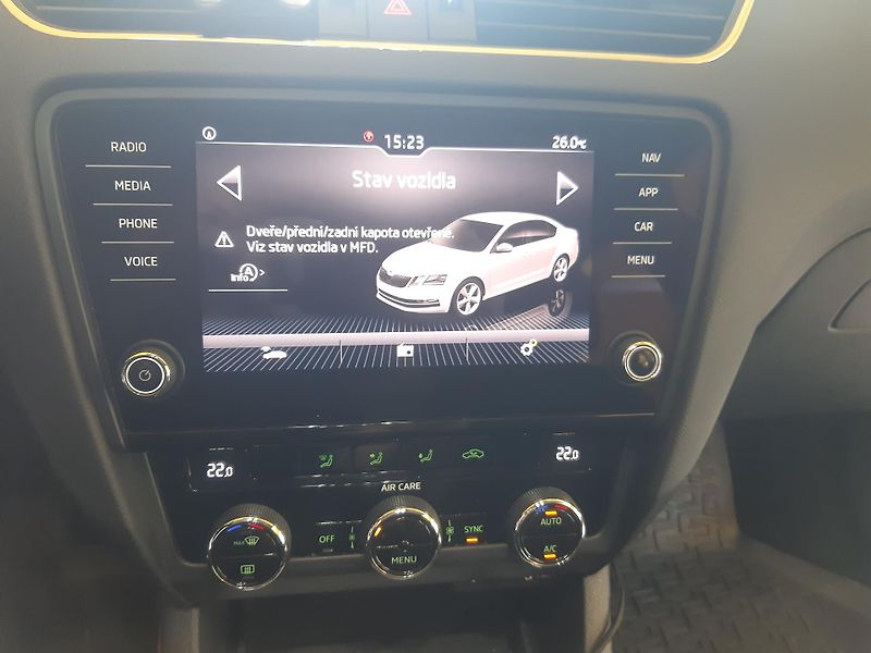 Škoda Octavia 1.6 TDI NAVI KAMERA APP - fotka 10 z 28