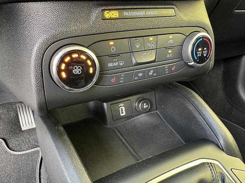 Ford Focus (2019) 1.5EcoBlue/88kW*KOMBI*1.Maj.TZ - fotka 16 z 39