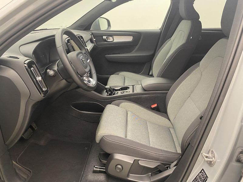 Volvo XC40 B4 CORE AUT  - fotka 3 z 49