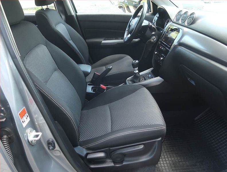 Suzuki Vitara (2023) Premium 1.4 BoosterJet - fotka 9 z 20