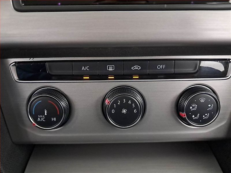 Volkswagen Passat (2016) 2.0 TDI, Tempomat - fotka 16 z 19