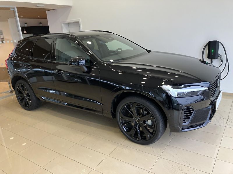 Volvo XC60 T6 AWD Black Edition Plus AT8 - fotka 2 z 40