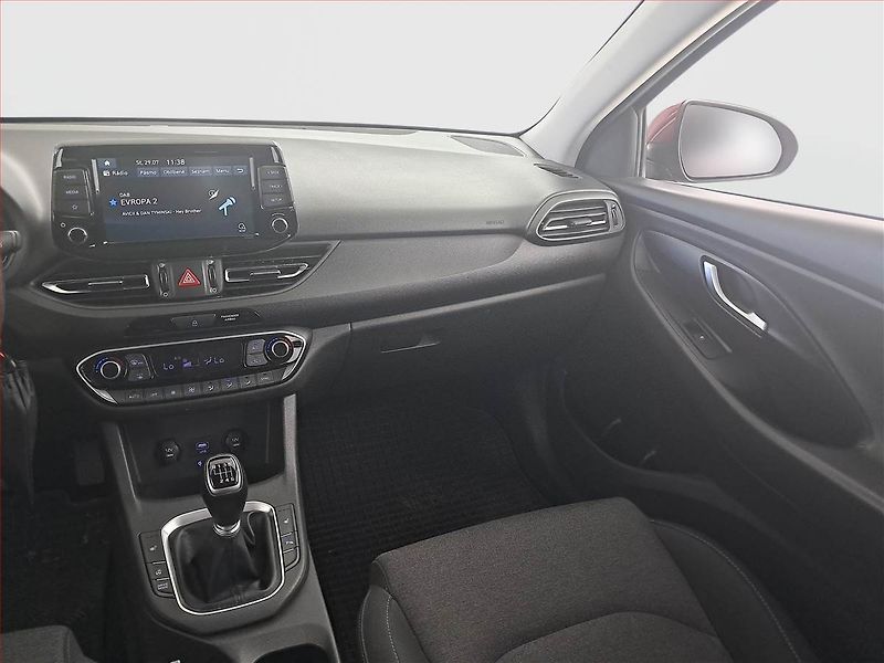 Hyundai i30 (2021) 1.5 T-GDI MHEV, Tempomat - fotka 8 z 15