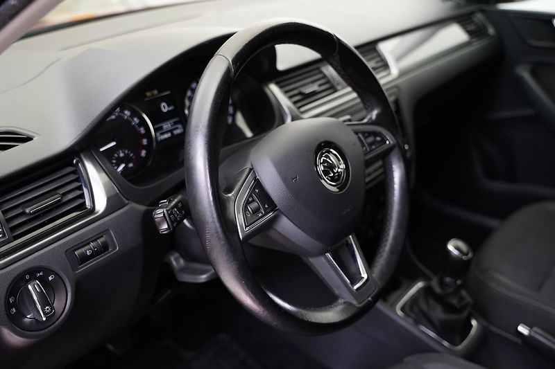 Škoda Rapid - fotka 14 z 24