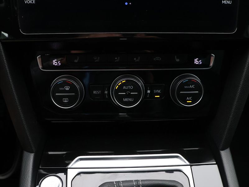 Volkswagen Passat 2.0 TDI 110kW DSG LED Kůže CZ - fotka 21 z 31