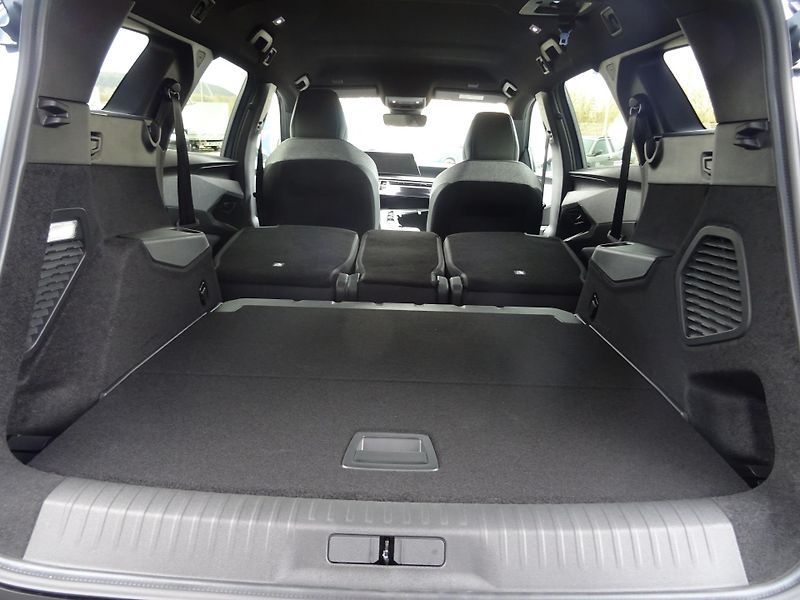 Peugeot 5008 (2026) BUSINESS 145k e-DCS6 5MÍST - fotka 15 z 42