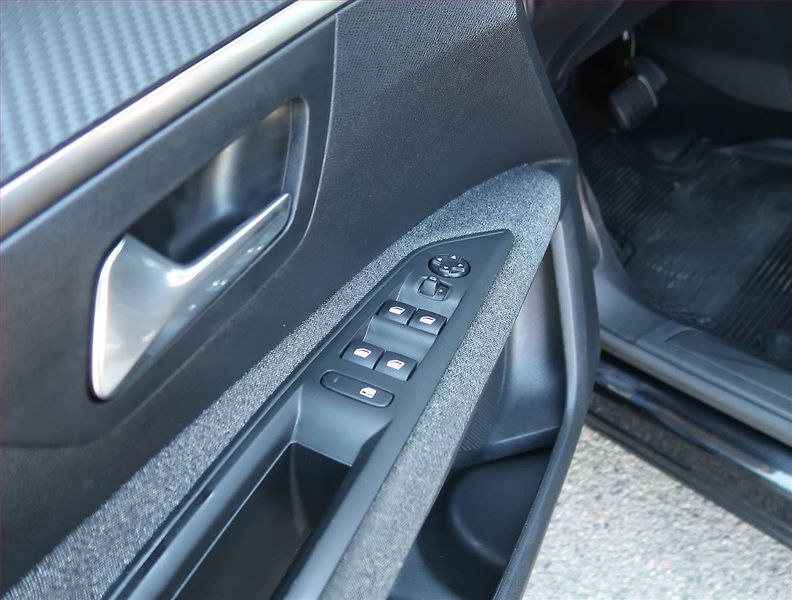 Peugeot 3008 (2018) 1.2 PureTech, Automat - fotka 17 z 19