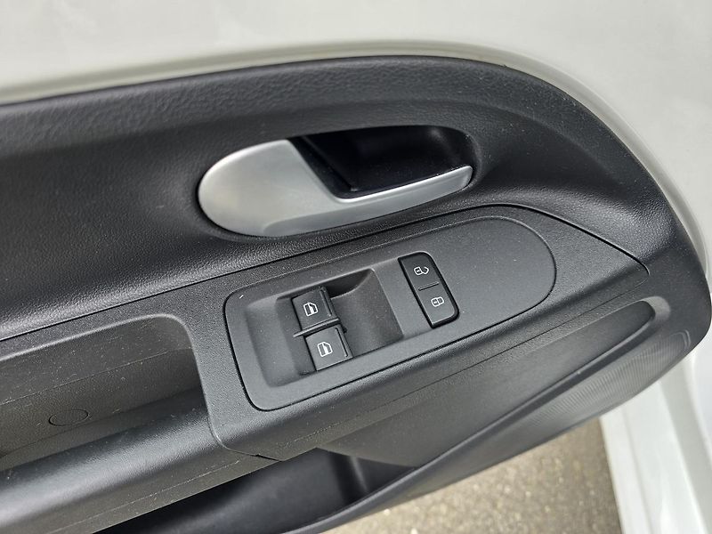 Volkswagen up! CNG KAMERA + DIGIKLIMA ČR - fotka 17 z 28