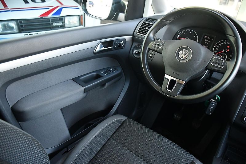 Volkswagen Touran 1.6TDi 77kW TAŽNÉ  - fotka 23 z 45