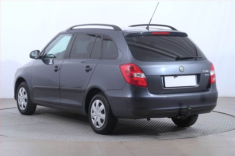 Škoda Fabia (2011) 1.4 16V, Serv.kniha - fotka 4 z 17