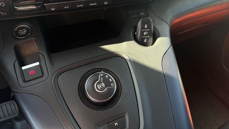 Peugeot Rifter (2021) 1.2i 96KW AUTOMAT 7 MÍST 80 KM - fotka 19 z 25