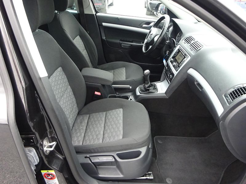 Škoda Octavia 1.2TSI 77kW NAVI TAŽNÉ SERVIS - fotka 9 z 39