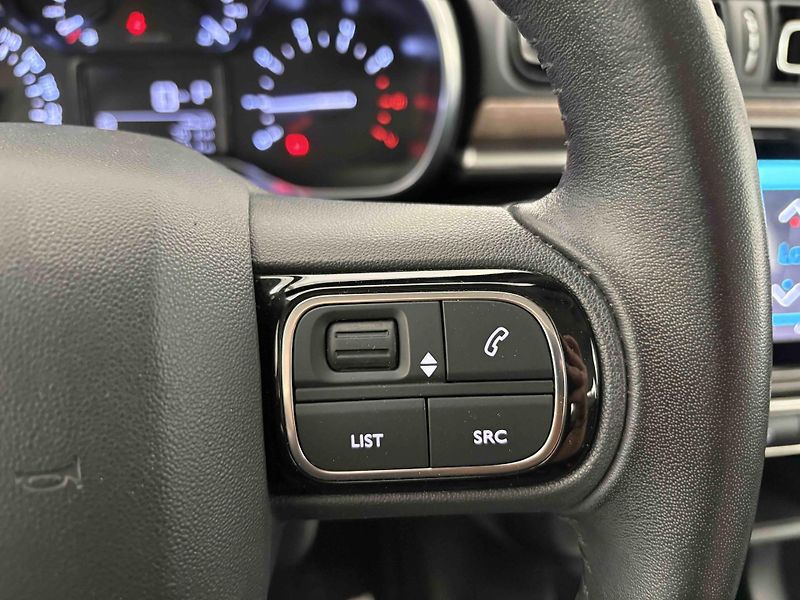 Citroën C3 (2022) Shine 1.2 PureTech 110K EAT6 - fotka 21 z 37