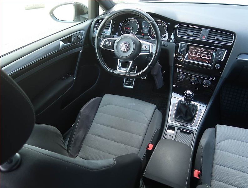 Volkswagen Golf (2014) R-Line 2.0 TDI, Xenony - fotka 7 z 17