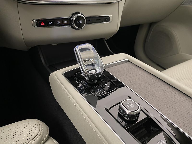 Volvo XC90 T8 AWD RECHARGE ULTRA BRIGHT - fotka 31 z 72