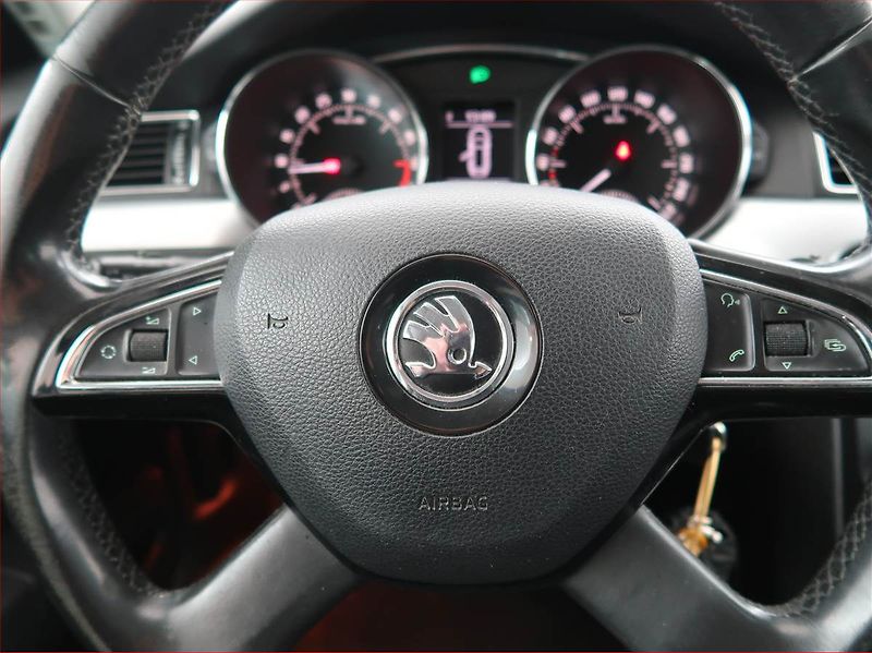 Škoda Superb (2014) Ambition 2.0 TDI, Serv.kniha - fotka 21 z 27