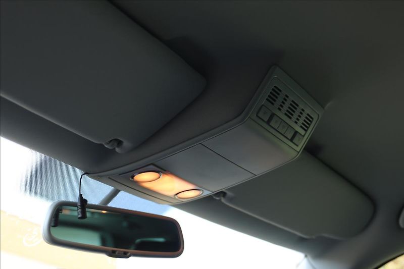 Volkswagen Multivan 2,5 TDi, Tažné , Klima - fotka 32 z 40