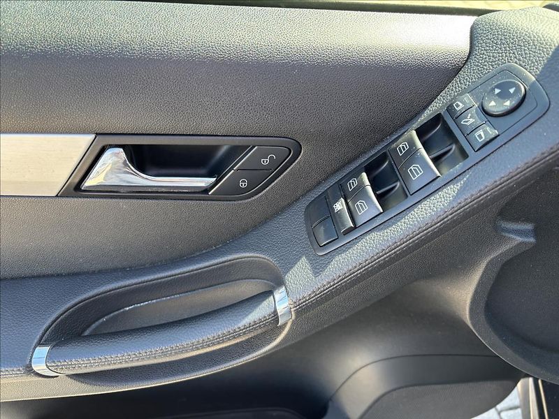 Mercedes-Benz Třídy R 3,0 CDI R 320 4-Matic - fotka 21 z 39