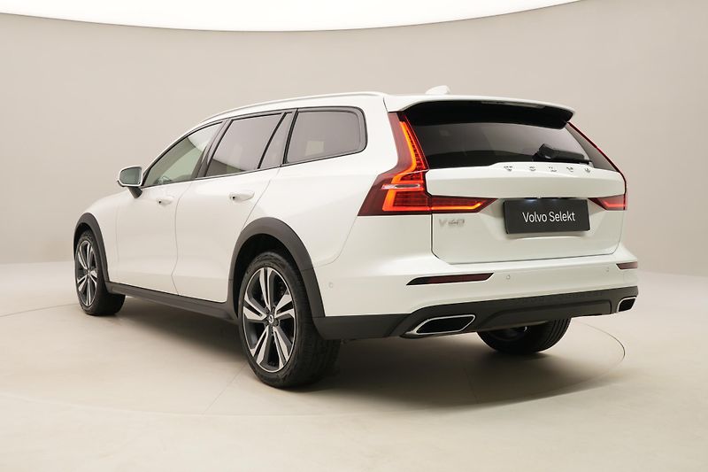 Volvo V60 CC B5 AWD BRIGHT PLUS AUT  - fotka 11 z 45