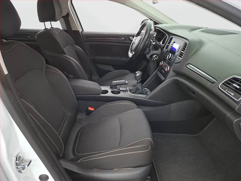 Renault Mégane (2017) 1.6 SCe, Tempomat - fotka 9 z 17