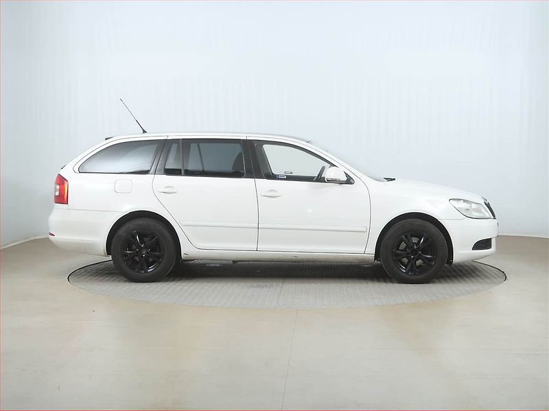 Škoda Octavia (2012) 1.2 TSI, po STK, slušný stav - fotka 6 z 14